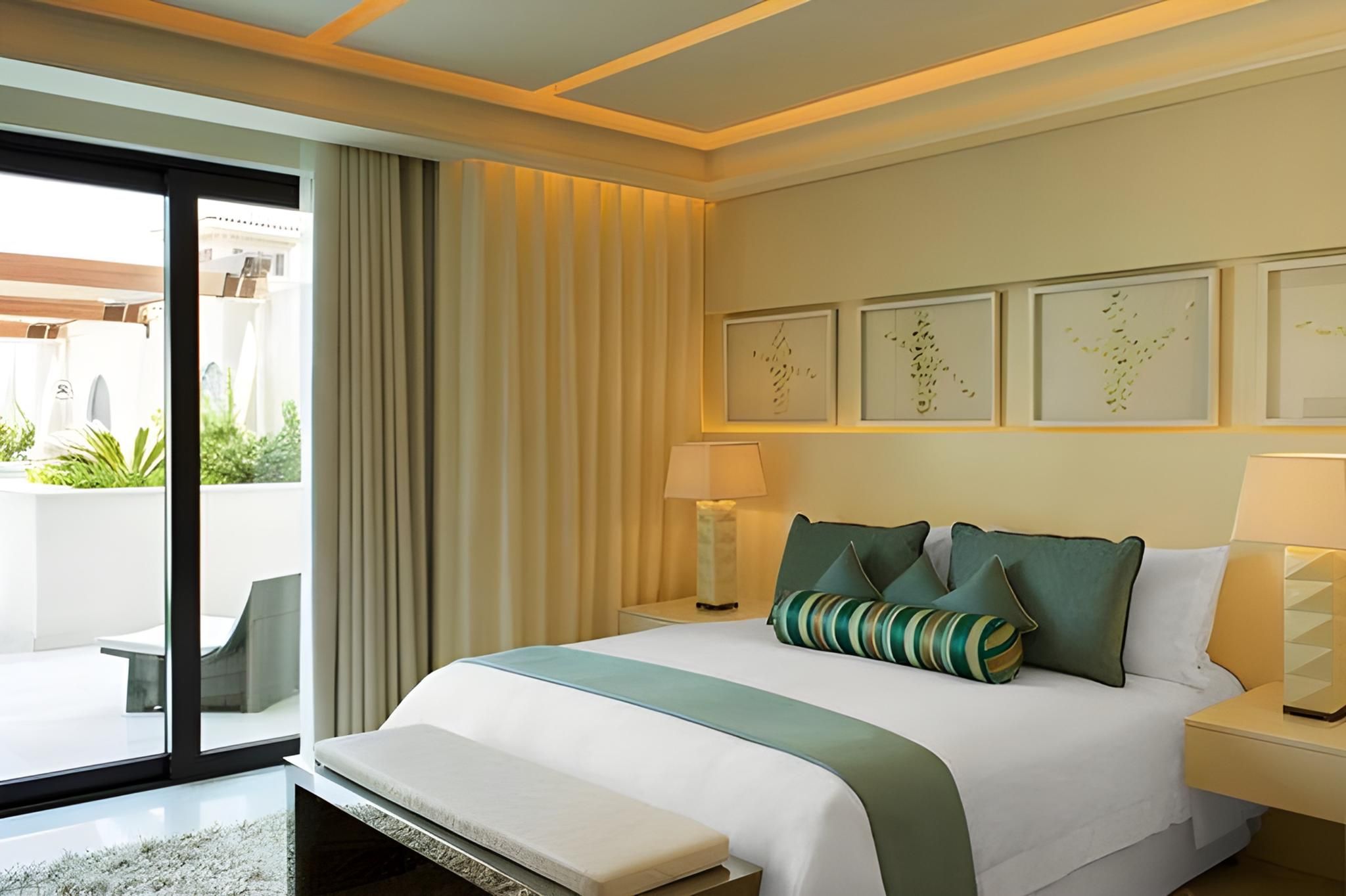 SPA Suite, 1 Bedroom Suite, 1 King, Garden View, Balcony