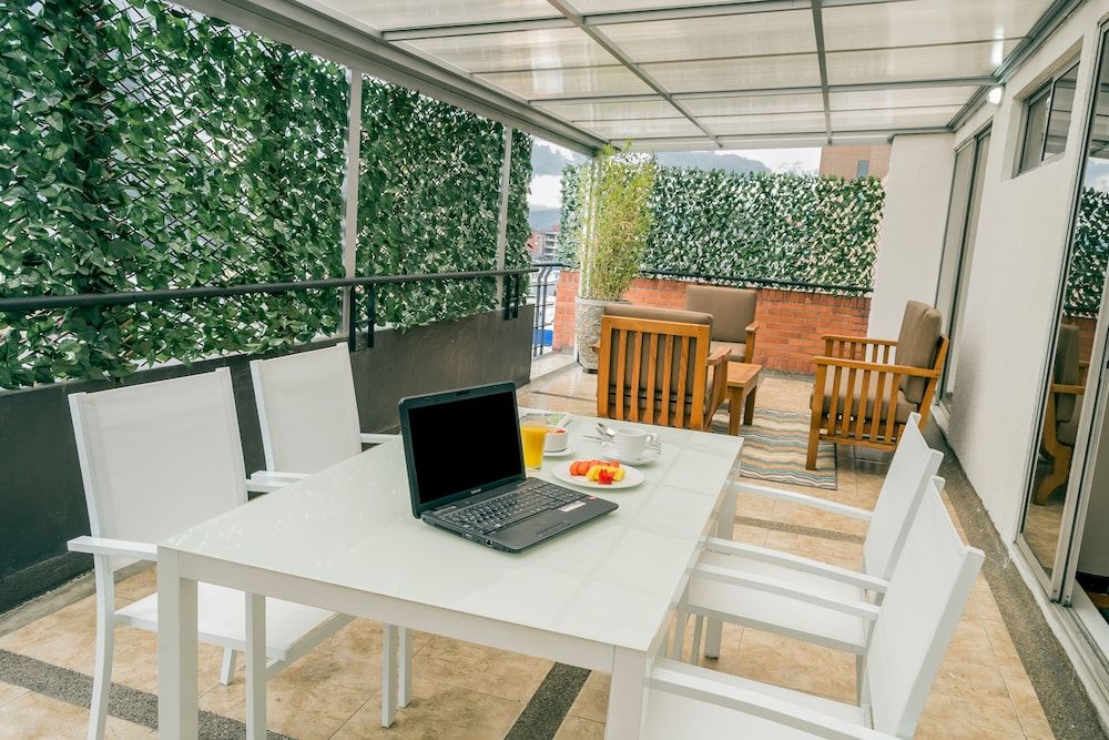 undefined Hotel Regency Suites La Feria 4