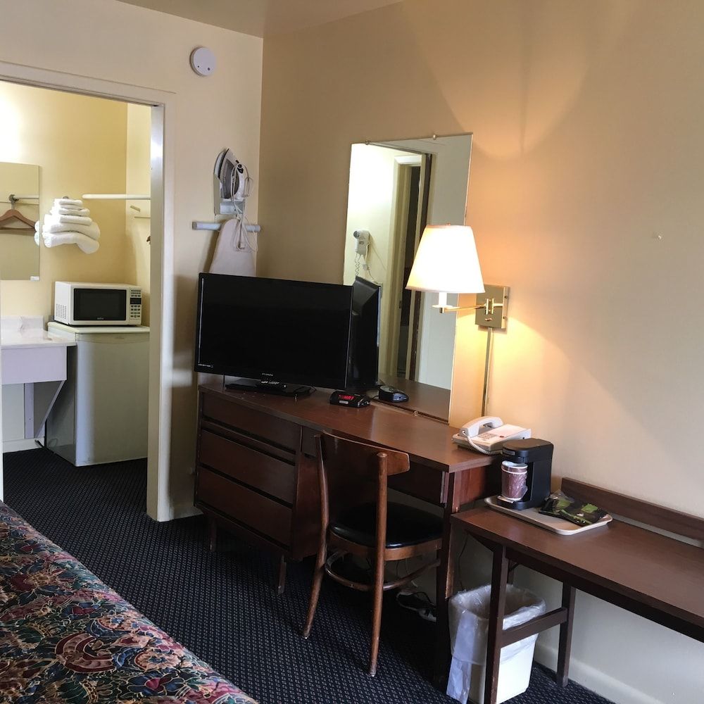 Guest House Motel One queen bed non smoking 2