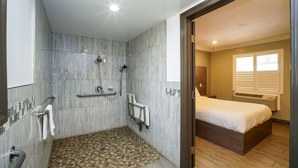 Americas Best Value Inn Antioch Room, 1 Queen Bed, Accessible, Non Smoking 7