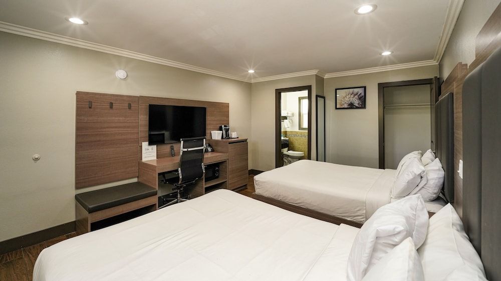 Americas Best Value Inn Antioch Room, 2 Queen Beds, Non Smoking