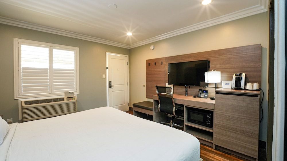 Americas Best Value Inn Antioch Room, 1 King Bed, Non Smoking 3