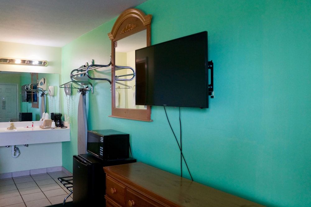 American Inn of Kinder Room, 2 Double Beds, Non Smoking 10