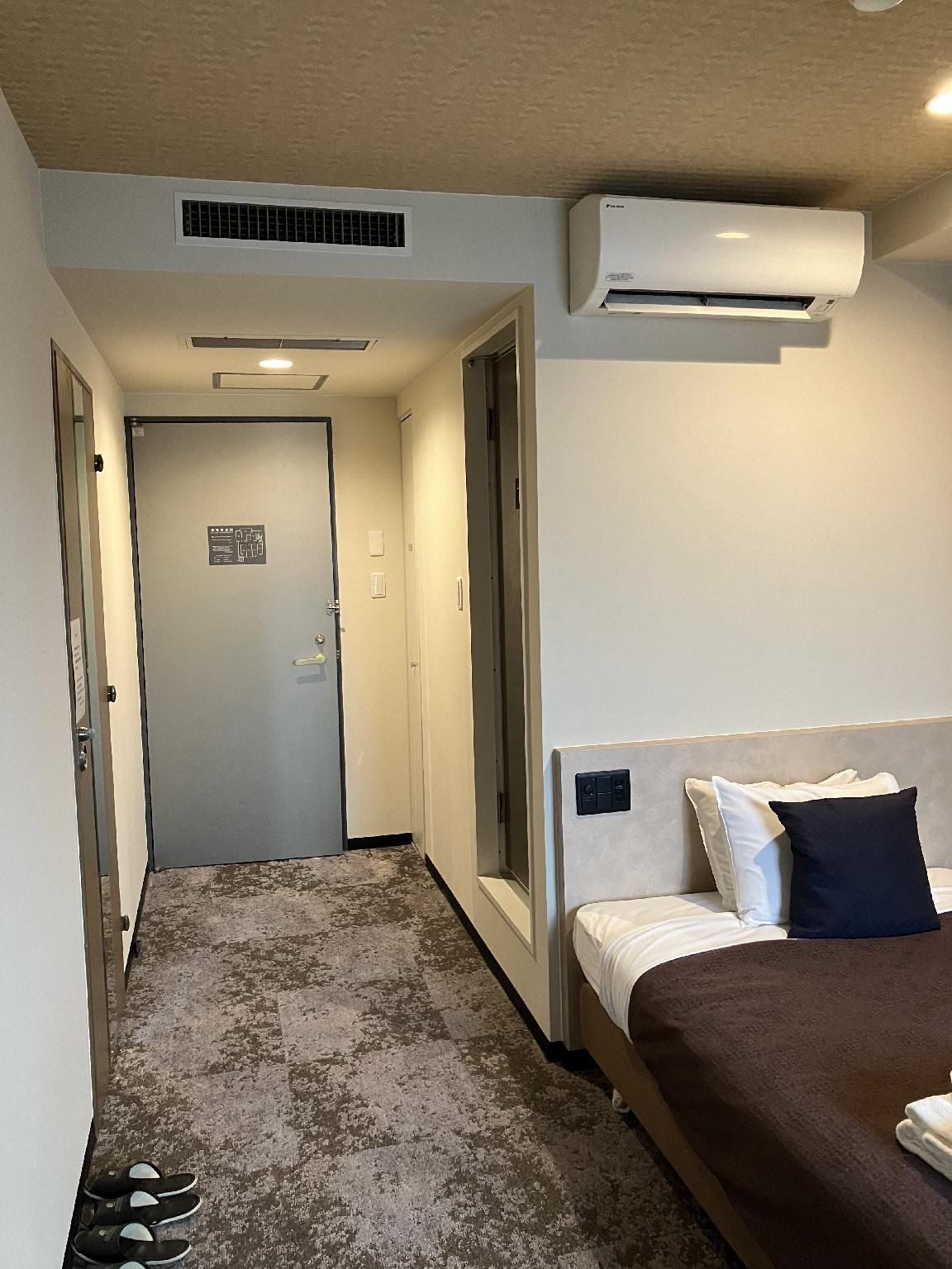 Deluxe Single New Bathroom - Smoking