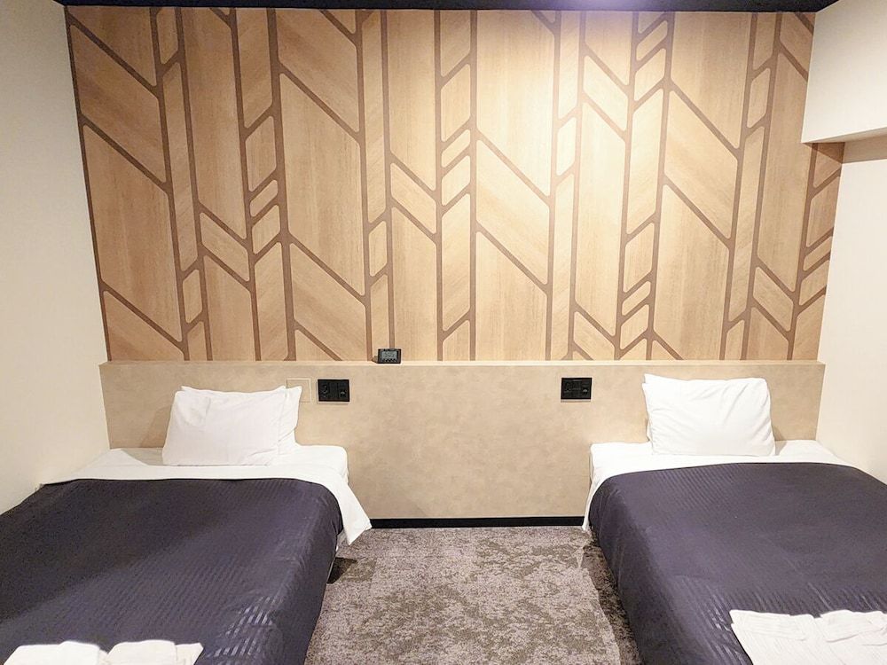 HOTEL LiVEMAX Yokohama Tsurumi Twin Room, Non Smoking 2