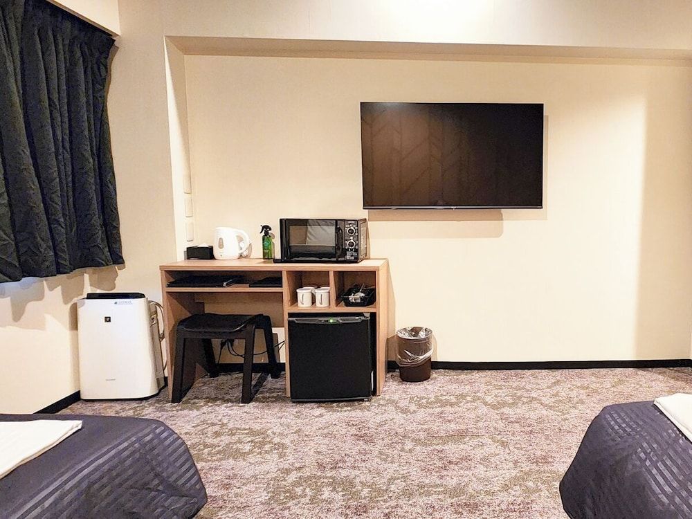 HOTEL LiVEMAX Yokohama Tsurumi Twin Room, Non Smoking 4