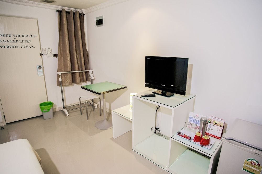 Prince House Deluxe Triple Room 11