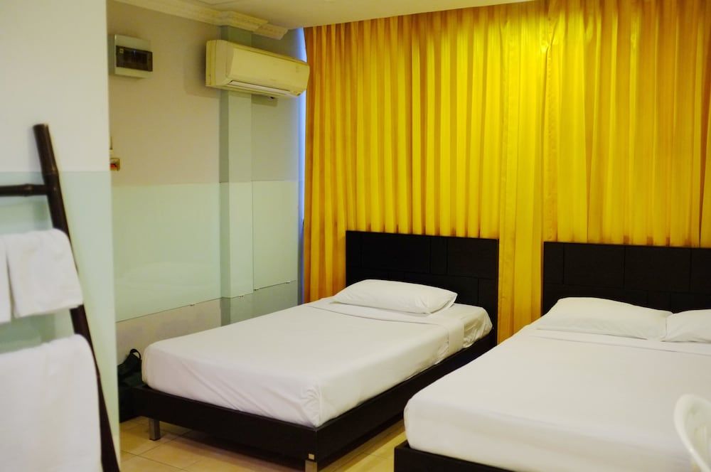 Prince House Deluxe Triple Room 8