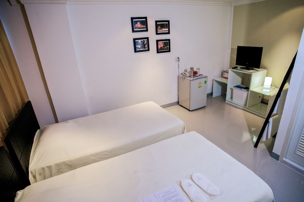 Prince House Deluxe Triple Room 5