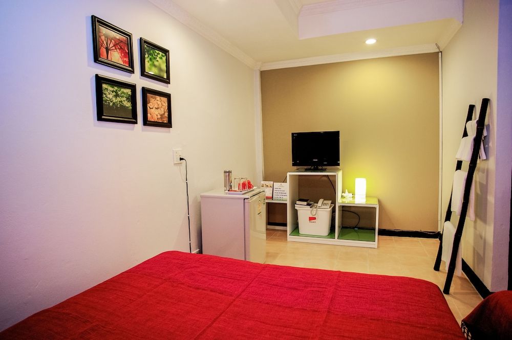 Prince House Deluxe Triple Room 12