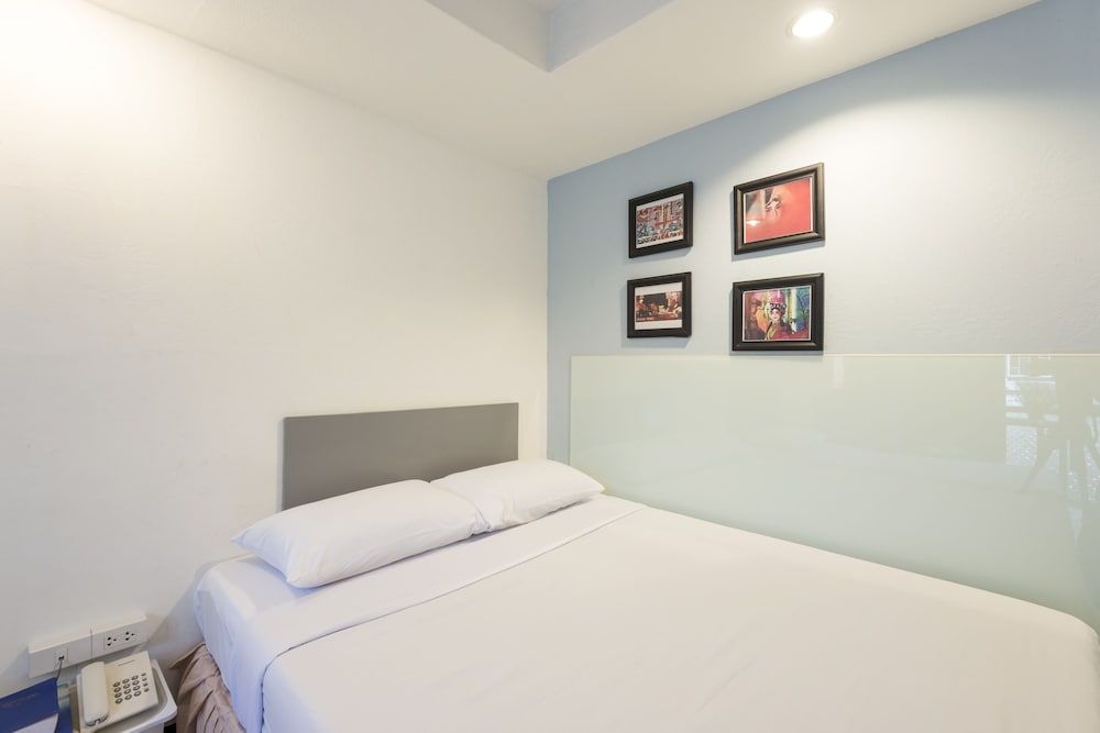 Prince House Deluxe Triple Room 6