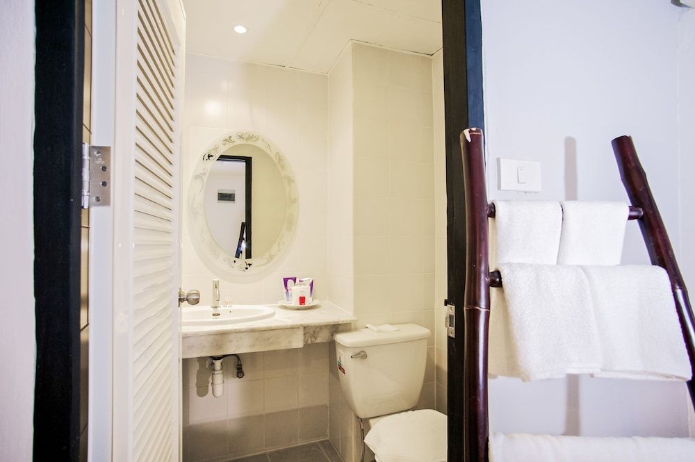 Prince House Deluxe Triple Room 10