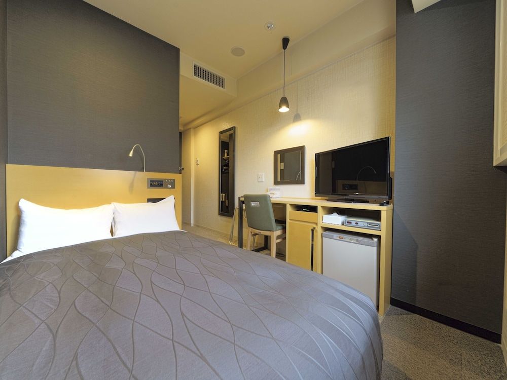Single Room, Smoking (For 1-2 People)
