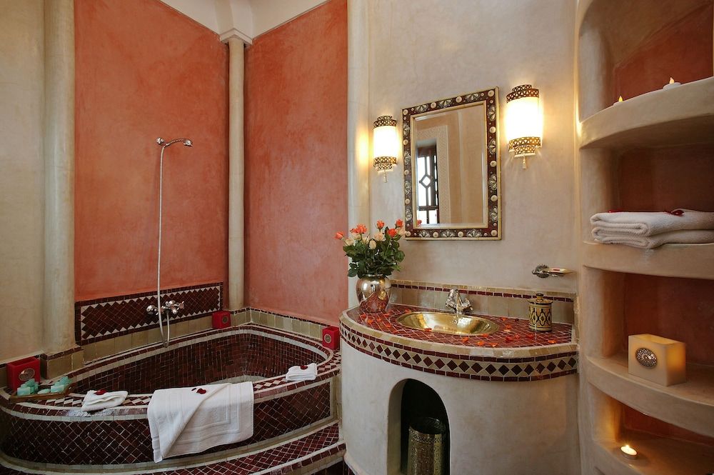 Riad & Spa Esprit du Maroc Standard Double Room, 1 King Bed, Bathtub 3