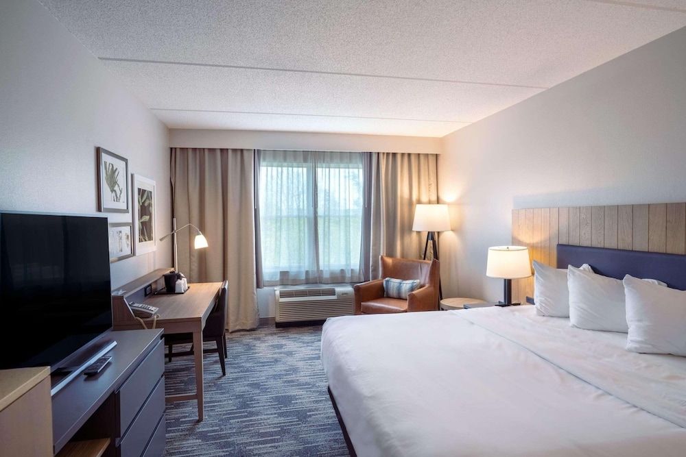 Country Inn & Suites by Radisson, State College (Penn State Area), PA Room, 1 King Bed, Accessible, Non Smoking