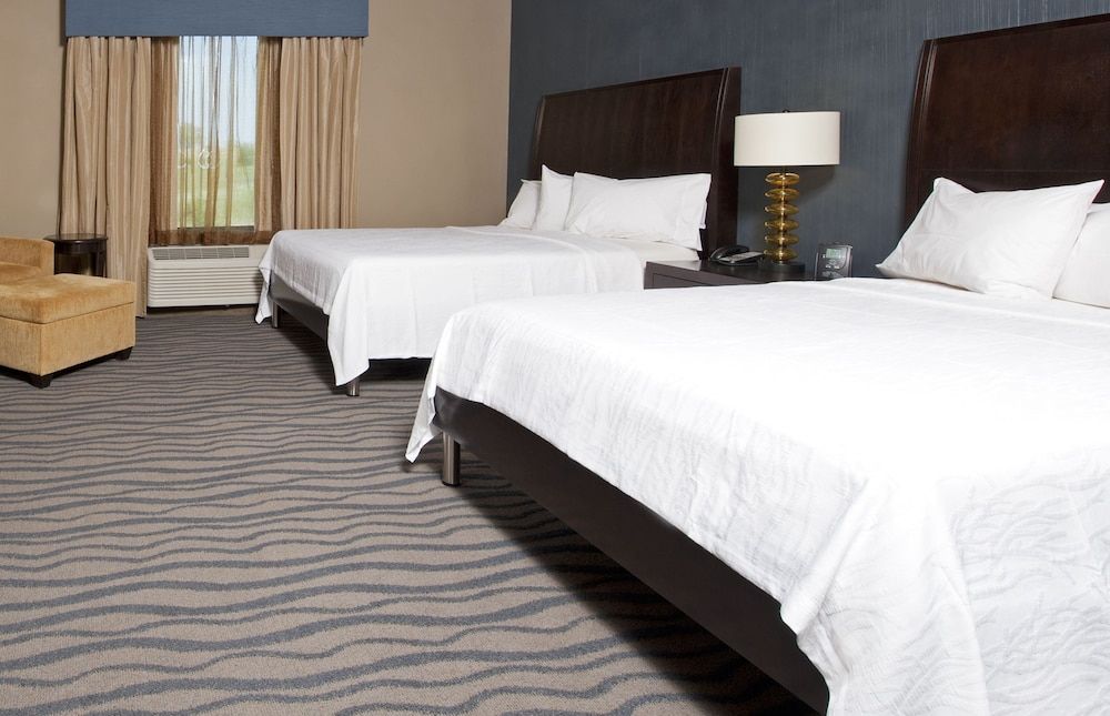 Room, 2 Queen Beds, Accessible, Bathtub