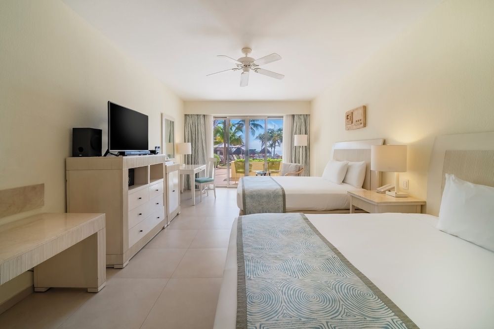 Iberostar Selection Cancún - All Inclusive Villa, Poolside 4