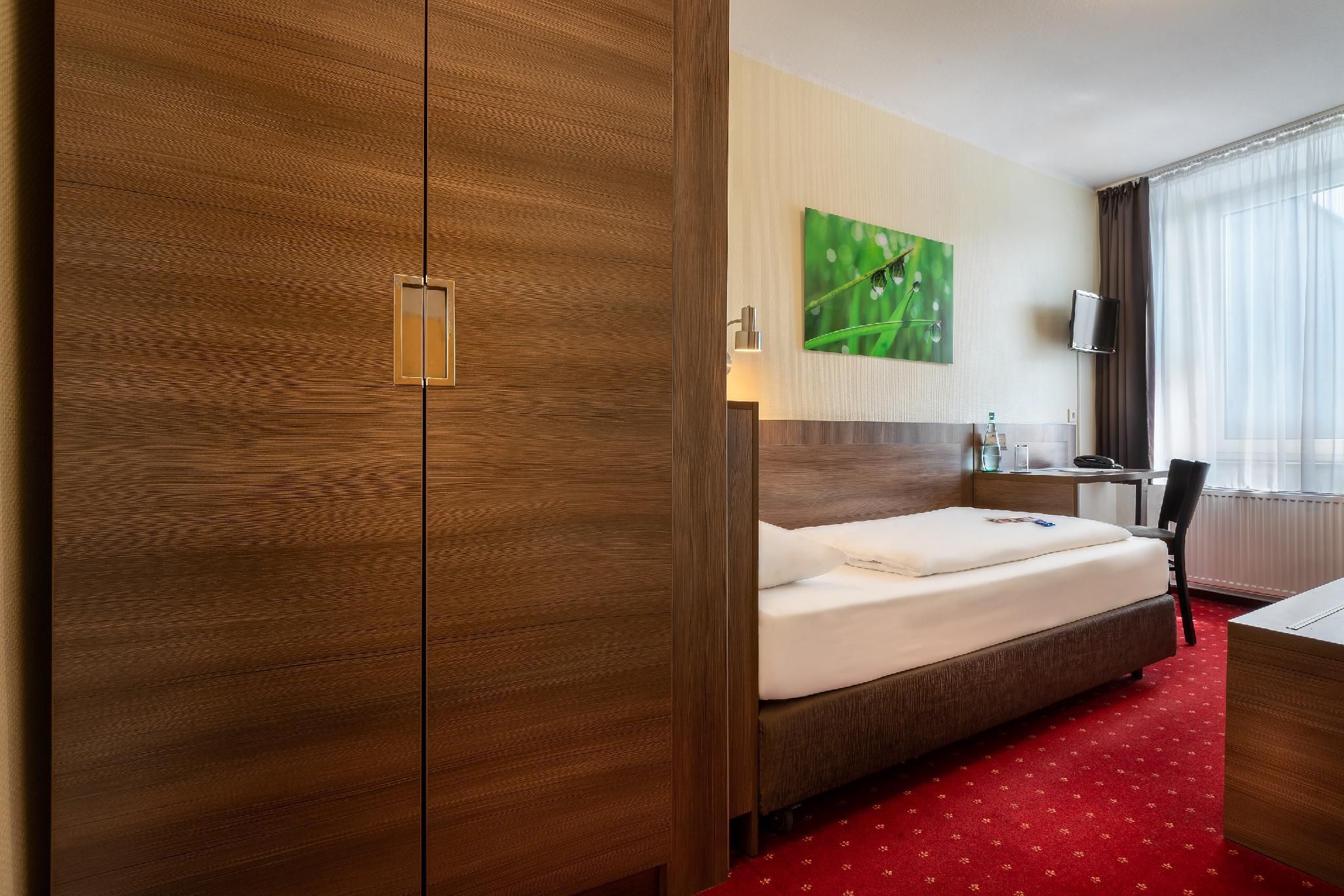 undefined Hotel Leonet 6