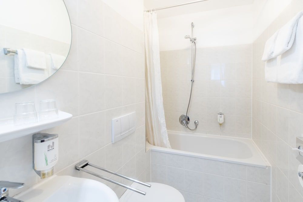 undefined Hotel Leonet 10