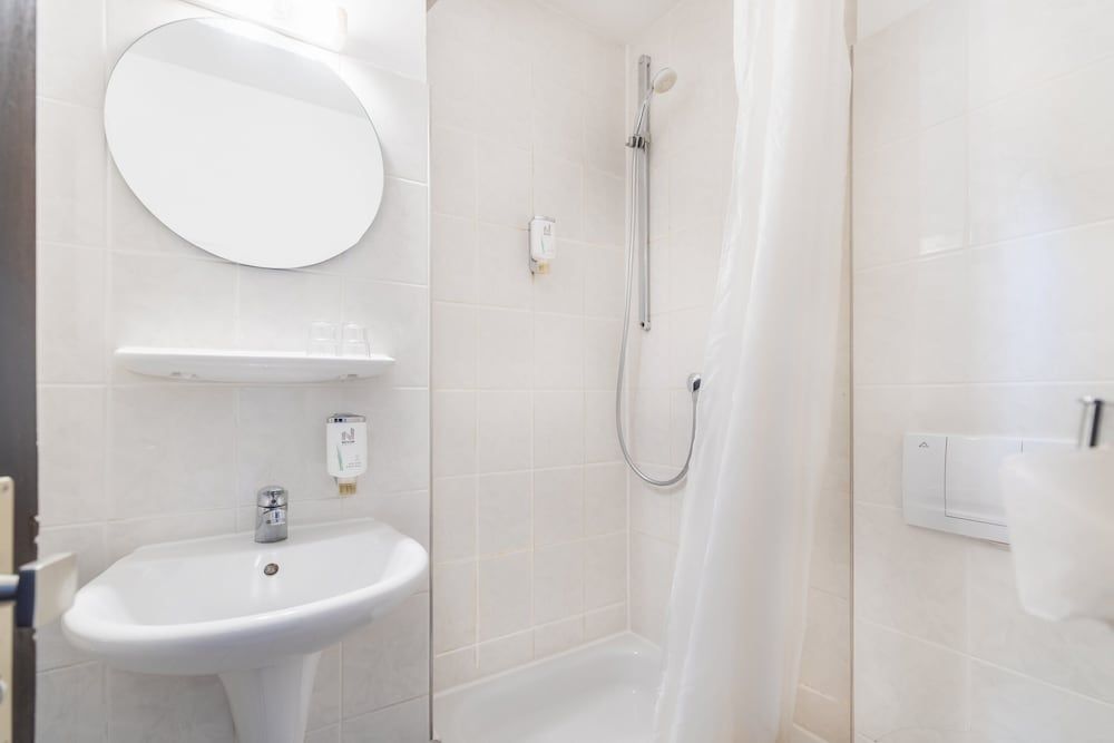 Hotel Leonet Standard Double Room 6