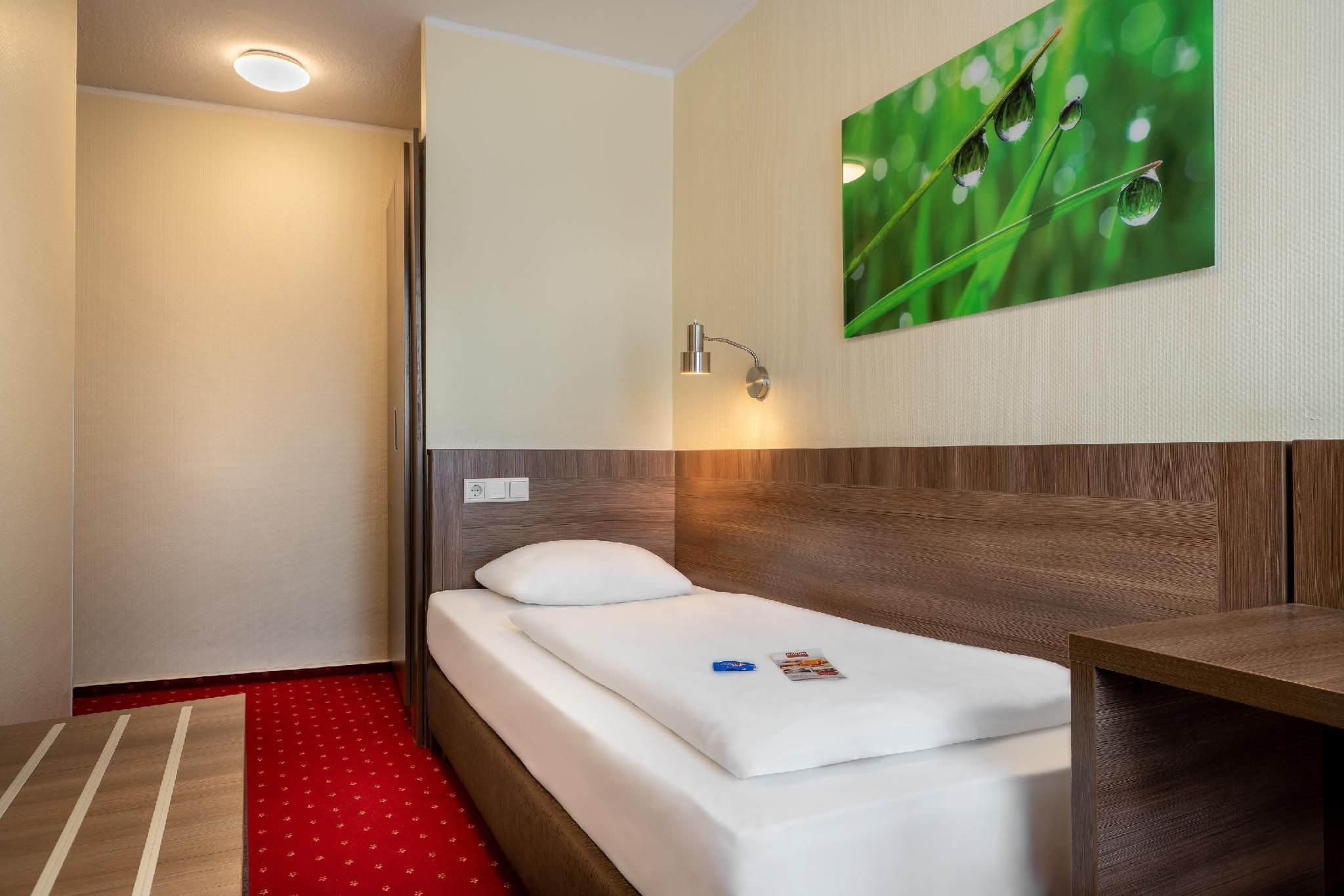 undefined Hotel Leonet 4