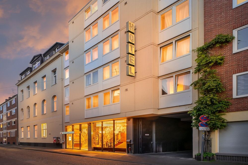 undefined Hotel Leonet 2