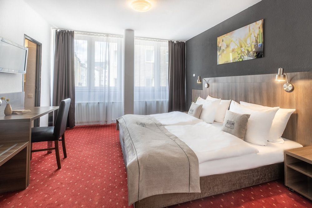 undefined Hotel Leonet 4