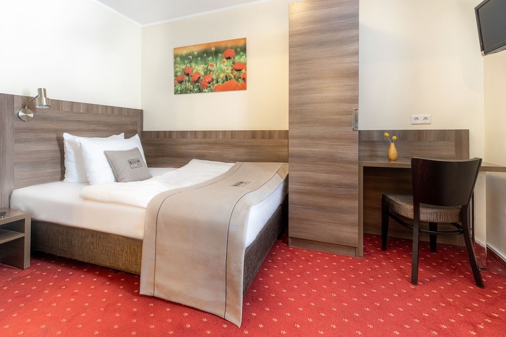 undefined Hotel Leonet 2