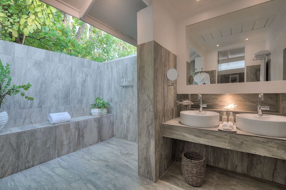 Diamonds Thudufushi Maldives Resort & Spa Beach Front Villas 5