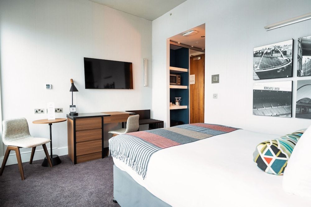 Standard Room, 1 King Bed, Stadium View