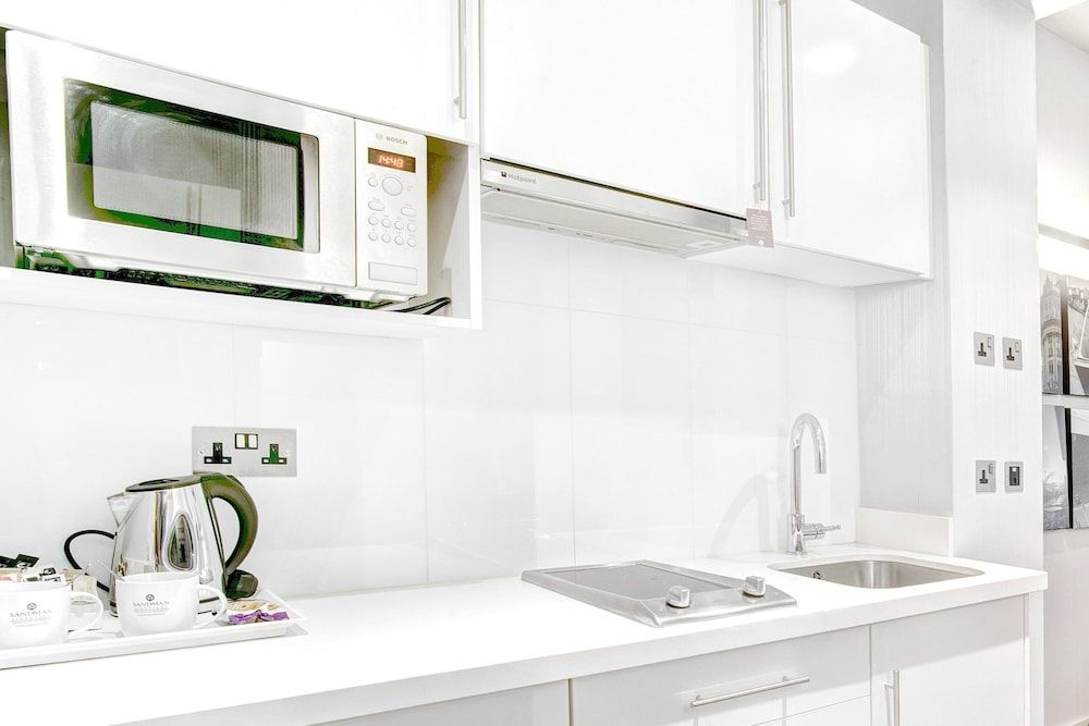 Executive Suite, 1 King Bed, Kitchenette, Balcony