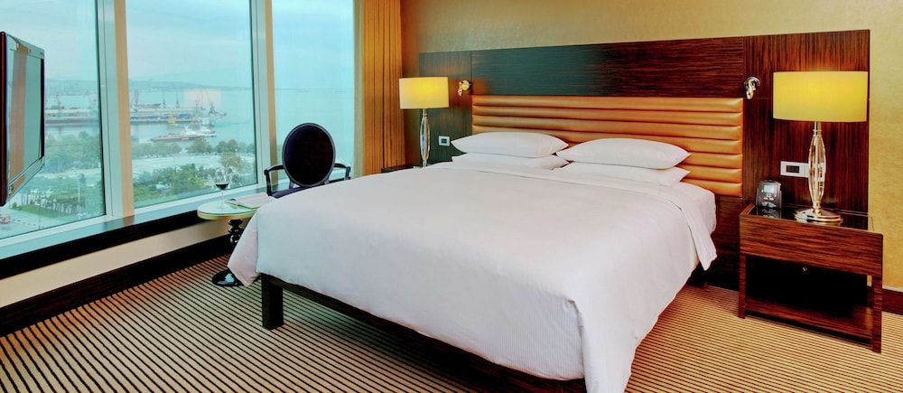 Suite, 1 King Bed, Club Lounge Access (Caspian Suite)