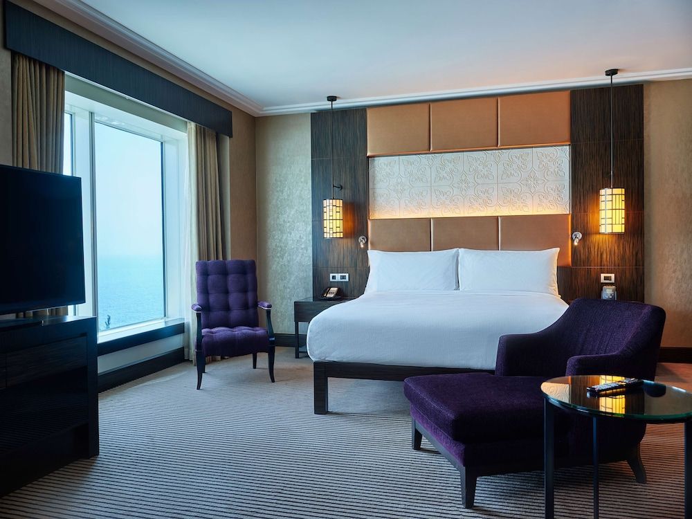 Junior Suite, 1 King Bed (Executive Lounge Access)
