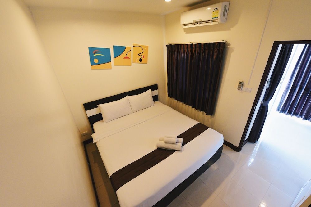 Glory Place Deluxe Double Room 2