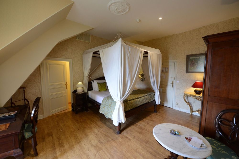 ELEGANCE Room