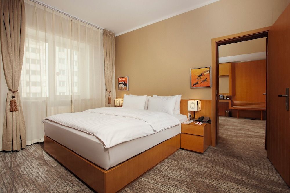 Ramada by Wyndham Ulaanbaatar Citycenter Standard Room, 1 King Bed 5