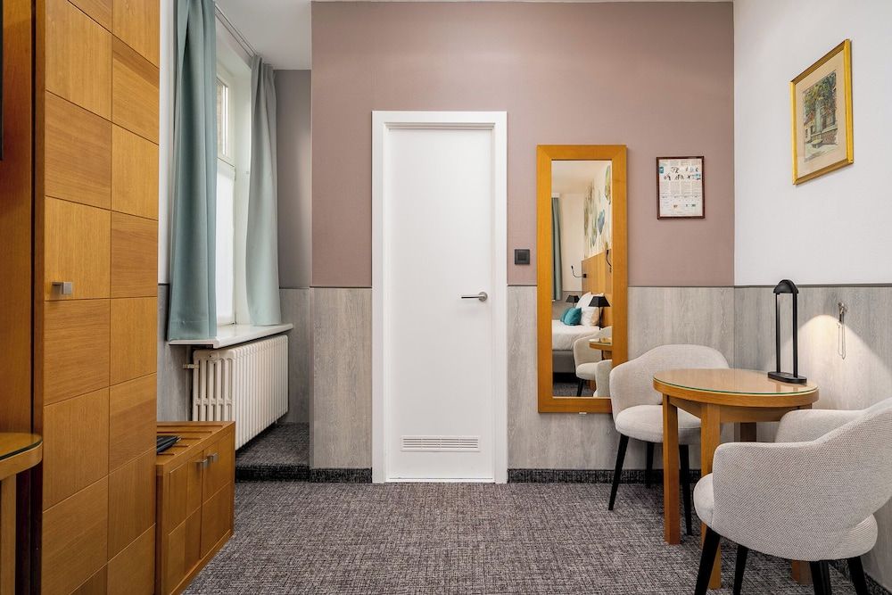 Hotel Jacobs Superior Double Room 9