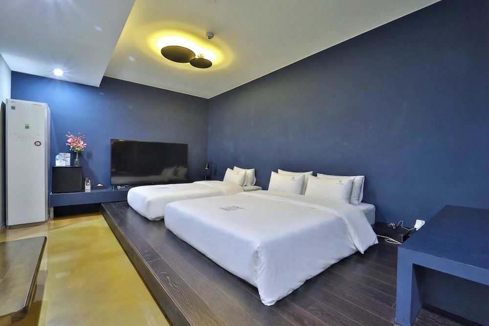 JS Boutique Hotel Deluxe Triple Room 3