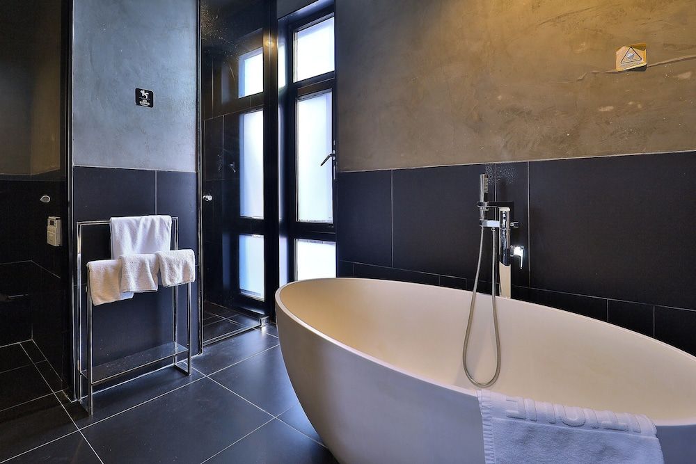 JS Boutique Hotel Deluxe Triple Room 8