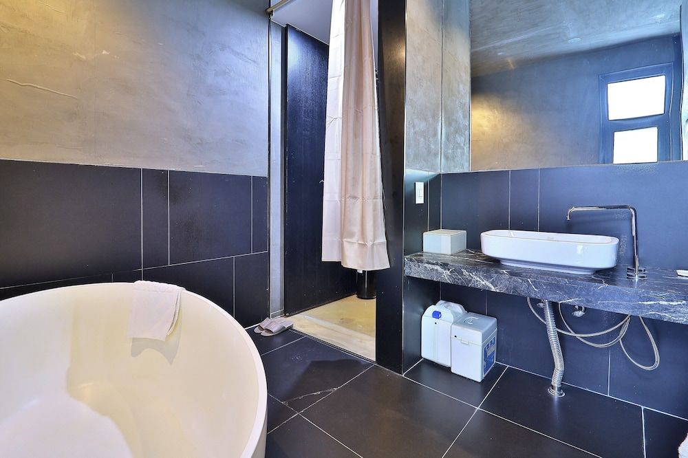 JS Boutique Hotel Deluxe Triple Room 7