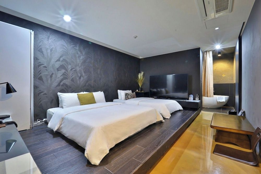 JS Boutique Hotel Deluxe Triple Room