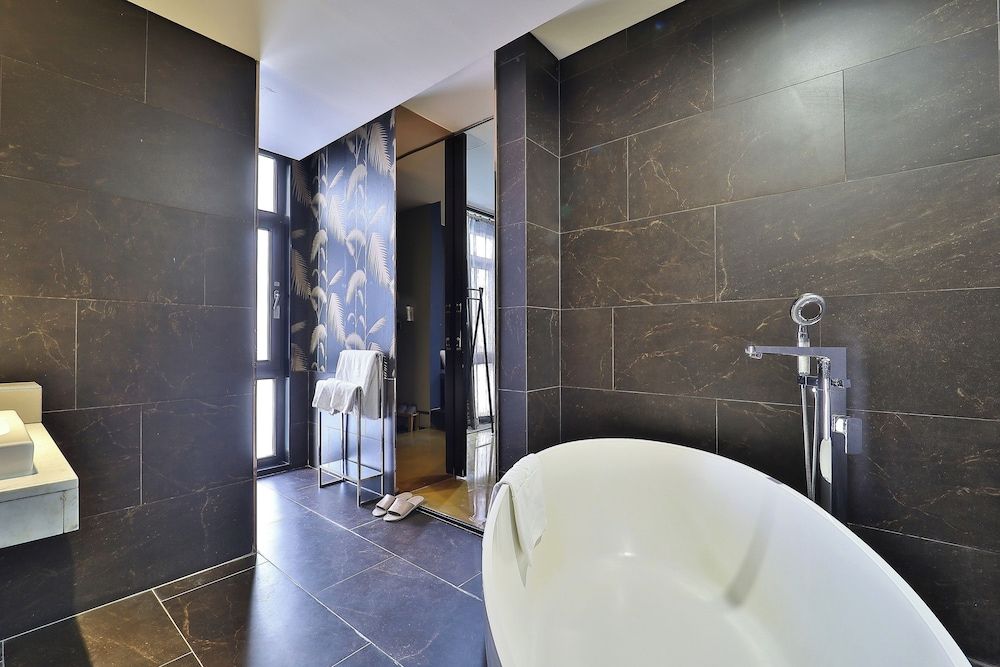 JS Boutique Hotel Deluxe Triple Room 10