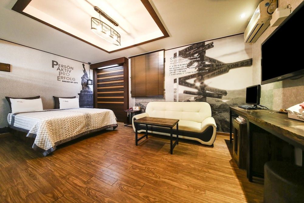 Q Hotel Premium Room 2