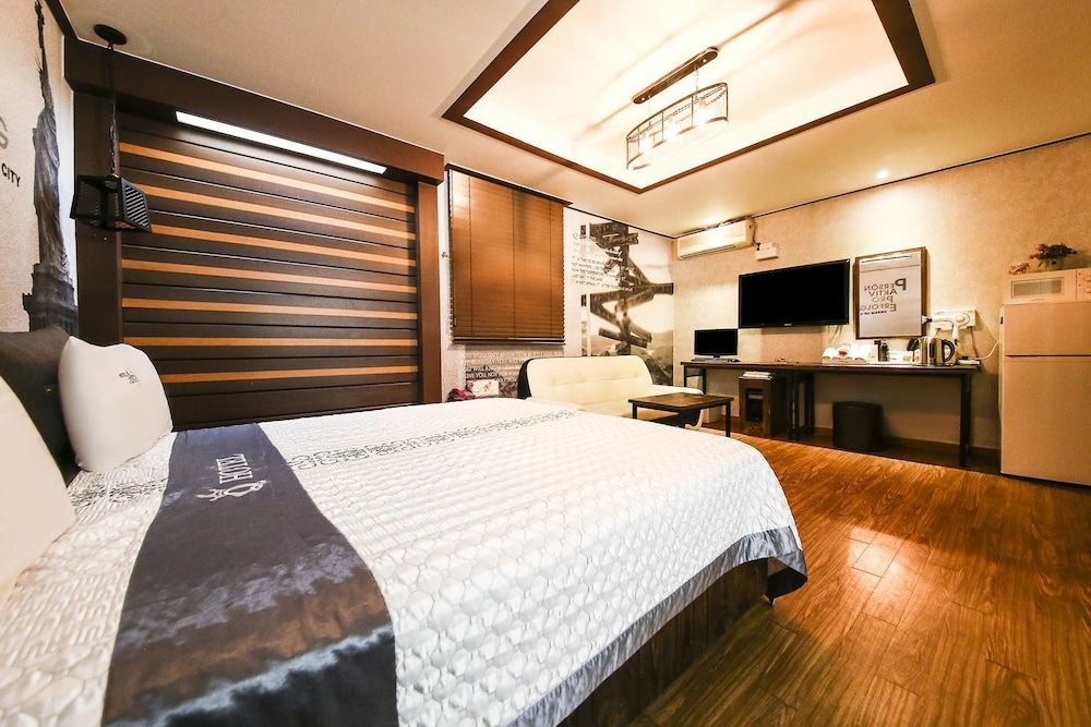 Q Hotel Premium Room 4