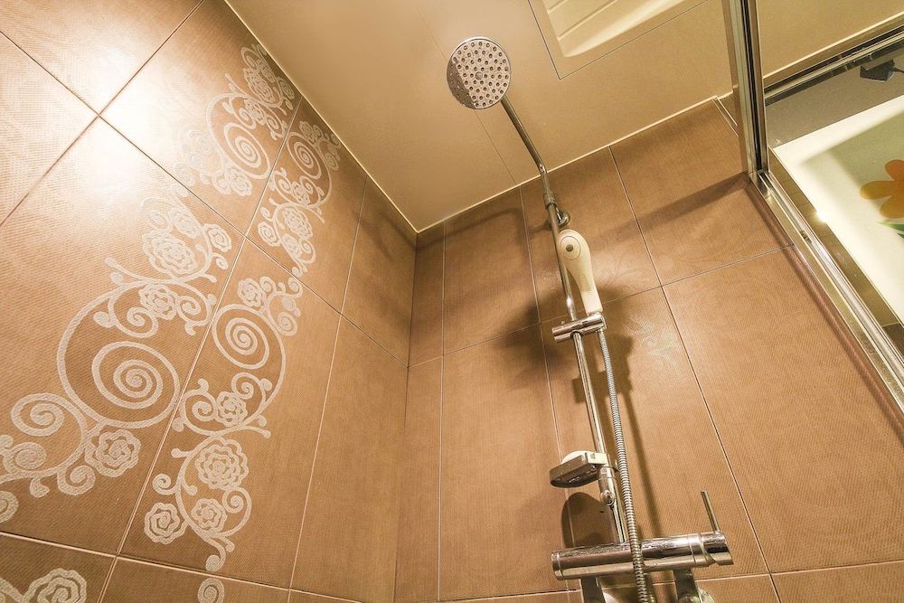 Q Hotel Deluxe Twin Room 5