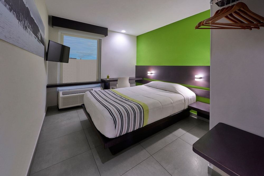 City Express Junior by Marriott Cancun Room, 1 Queen Bed 3