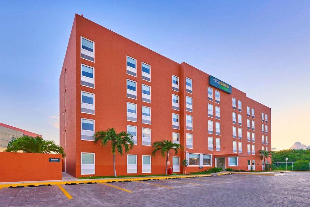 undefined City Express Junior by Marriott Cancun 3