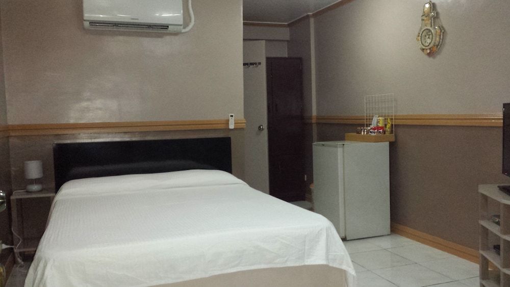 Kokomos Hotel & Restaurant Deluxe Room, 1 Queen Bed 4