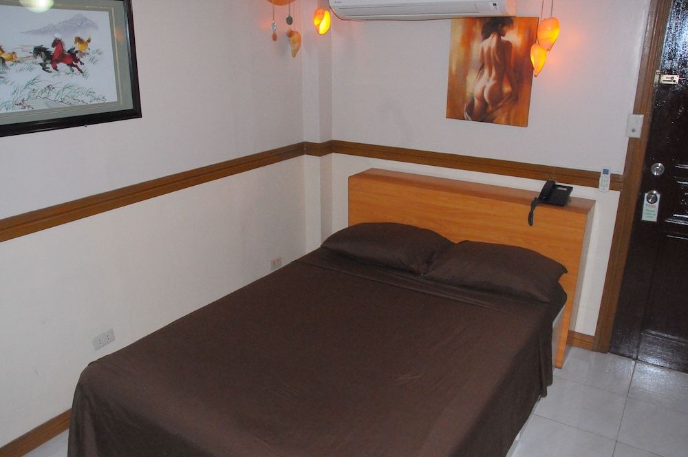 Kokomos Hotel & Restaurant Poolside room, 1 queen bed 2