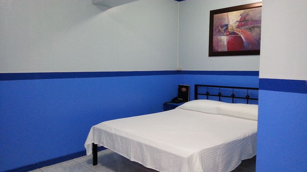 Kokomos Hotel & Restaurant Economy Room, 1 Queen Bed 2